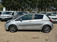 Used Toyota Yaris Multidrive S 99 HP (72 kW) 2015 Silver Hatchback