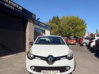 Used Renault Clio IV Dynamique 90 HP (66 kW) 2013 White Hatchback