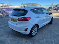 Used Ford Fiesta Titanium 100 HP (73 kW) 2019 Frozen white Hatchback