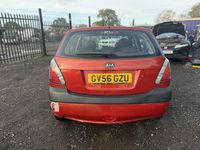 Used Kia Rio 97 HP (71 kW) 2006 Red Hatchback