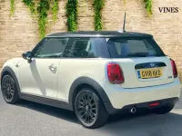 Used Mini Cooper Hatch 134 HP (98 kW) 2018 White Hatchback