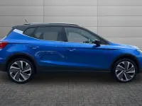 Used Seat Arona FR Sport 110 HP (80 kW) 2023 Sapphire blue with black roof SUV