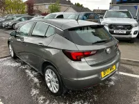 Usado Vauxhall Astra Design Edition 136 CV (100 kW) 2017 Gris Utilitario