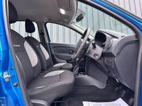 Used Dacia Sandero Lauréate 90 HP (66 kW) 2016 Blue Hatchback