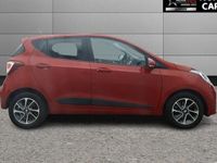 Usado Hyundai i10 Premium 87 CV (63 kW) 2018 Rojo Utilitario