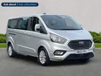 Usado Ford Tourneo Titanium 130 CV (95 kW) 2022 Plateado Monovolumen