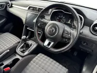 Usado MG ZS Excite 106 HP (77 kW) 2023 Branco SUV