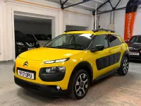 Used Citroën C4 Cactus Flair 2017 Yellow Hatchback