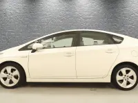 Used Toyota Prius 2011 White Hatchback