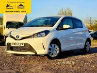 Używany Toyota Yaris Multidrive S 99 KM (72 kW) 2015 Biały Hatchback