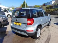 Używany Skoda Yeti 2015 Srebrny SUV