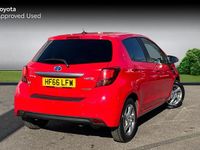 Used Toyota Yaris Hybrid 101 HP (74 kW) 2016 Chilli red Hatchback