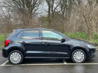 Begagnad VW Polo 2016 Svart Halvkombi