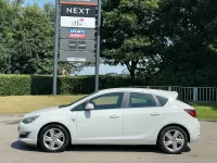 Used Vauxhall Astra SRi 165 HP (121 kW) 2012 White Hatchback