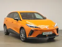 Begagnad MG MG4 EV Trophy 149 kW (203 HK) 2023 Orange Halvkombi
