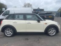 Used Mini Cooper Clubman 136 HP (100 kW) 2017 White Estate