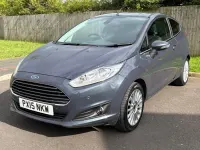 Begagnad Ford Fiesta Titanium 125 HK (91 kW) 2015 Grå Halvkombi
