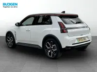 Used Renault R5 Komfort 110 kW (150 HP) 2026 White/black Hatchback