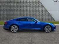Usado Audi e-tron GT quattro Comfort 475 kW (646 HP) 2023 Azul Sedan