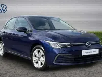 Begagnad VW Golf VIII Life 115 HK (84 kW) 2022 Blå Halvkombi