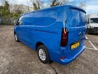 Nowe VW Transporter Pro 2025 Niebieski Van