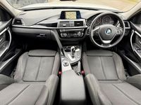 Used BMW 318 Sport Line 136 HP (100 kW) 2017 White Estate
