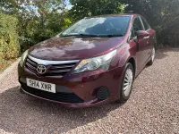 Used Toyota Avensis Active 124 HP (91 kW) 2014 Red Sedan