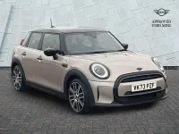 Używany Mini Cooper Exclusive 134 KM (98 kW) 2024 Szary Hatchback