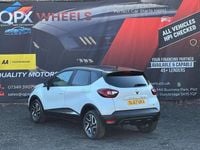 Used Renault Captur Dynamique 90 HP (66 kW) 2017 White/black SUV