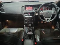 Begagnad Volvo V40 R-Design 122 HK (89 kW) 2017 Blå Halvkombi