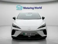 Używany MG MG4 EV SE 150 kW (204 KM) 2023 Biały Hatchback
