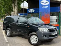 Used Toyota HiLux Active 150 HP (110 kW) 2016 Black Pickup