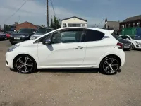 Used Peugeot 208 Prestige 208 HP (152 kW) 2017 White Hatchback
