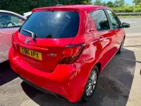 Used Toyota Yaris 99 HP (72 kW) 2016 Red Hatchback