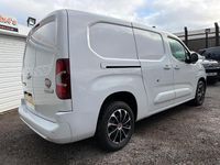 Begagnad Fiat Doblò S 2023 Vit Minibuss