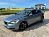 Gebraucht Volvo V40 Momentum 122 PS (89 kW) 2017 Blau Kleinwagen