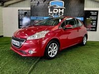 Used Peugeot 208 Active 82 HP (60 kW) 2014 Red Hatchback