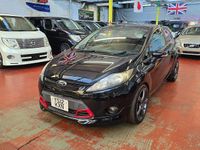 Begagnad Ford Fiesta Zetec 2012 Svart Halvkombi