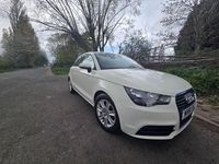 Begagnad Audi A1 86 HK (63 kW) 2011 Vit Halvkombi