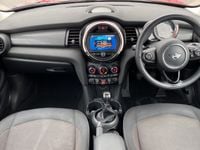 Begagnad Mini Cooper Classic 136 HK (100 kW) 2020 Röd Halvkombi