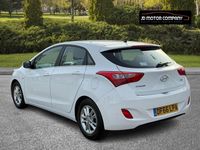 Used Hyundai i30 SE 110 HP (80 kW) 2016 White Hatchback