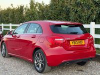 Begagnad Mercedes A180 2013 Röd Halvkombi