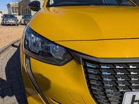 Used Peugeot 208 Allure Premium 99 HP (72 kW) 2022 Yellow Hatchback