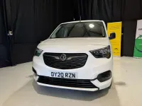 Käytetty Vauxhall Combo Sportive 100 HP (73 kW) 2020 Valkoinen Tila-auto