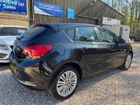 Begagnad Vauxhall Astra 2013 Svart Halvkombi