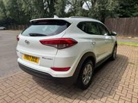 Used Hyundai Tucson SE 132 HP (97 kW) 2017 White SUV