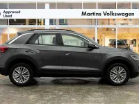 Usado VW T-Roc Life 110 HP (80 kW) 2022 Cinzento SUV