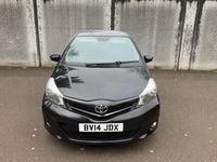 Begagnad Toyota Yaris 2014 Svart Halvkombi