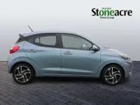 Gebraucht Hyundai i10 Premium 63 PS (46 kW) 2024 Blau Kleinwagen