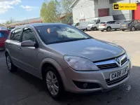 Używany Vauxhall Astra Elite 138 KM (101 kW) 2008 Beżowy Hatchback